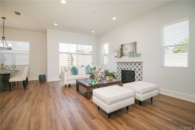Building Photo - Modern Two-Story Home with Private Backyar...
