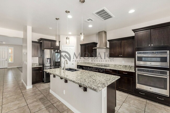 Building Photo - 2464 E Hazeltine Way