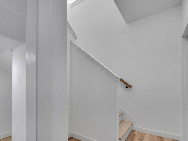 Building Photo - ? 3 Bed / 2.5 Bath Duplex – Spacious & Move-In Ready! ?