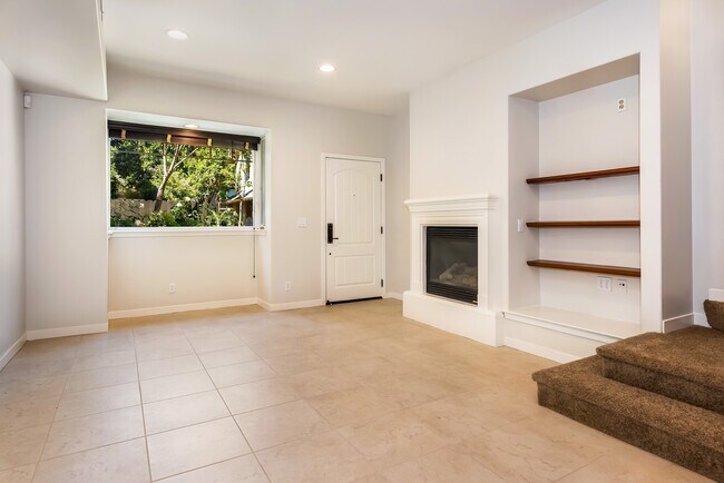 Building Photo - Spacious 3/2.5 Condo w/ Detached 1 Car Garage