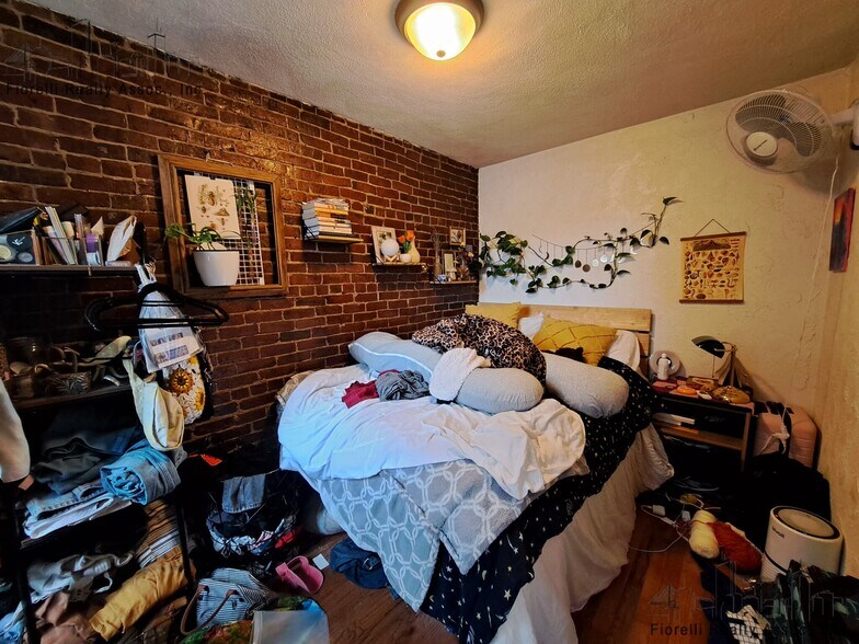 Building Photo - 165 Endicott St