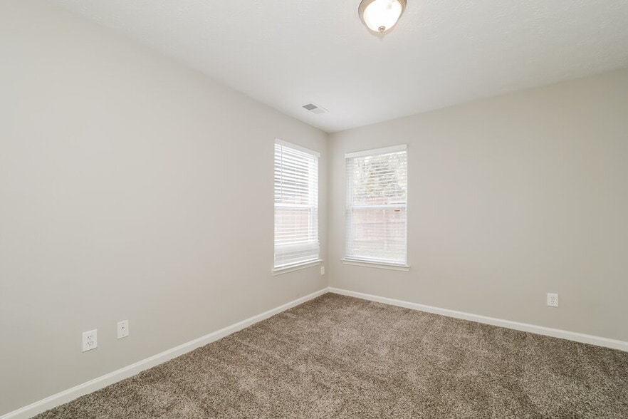 Building Photo - 8416 Somerton Cir