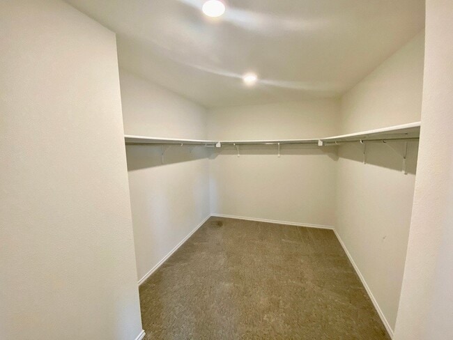 Building Photo - Live on the Golf Course at Star Ranch!! 4B...