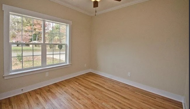 Building Photo - Townhouse walking distance to Black Mountain available now!