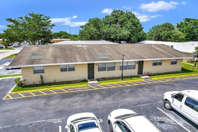 Building Photo - 6947 SW 7th St