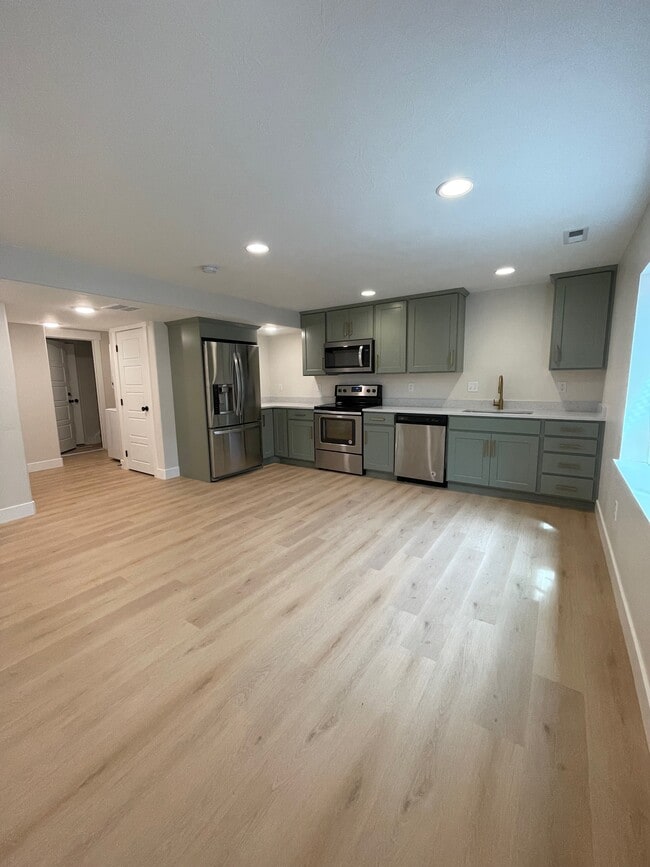 Building Photo - 296 E 250 N