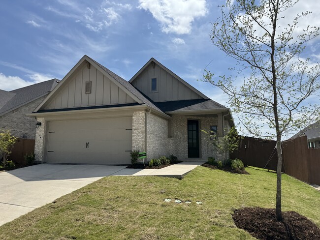 Building Photo - 3820 Summerfield Dr