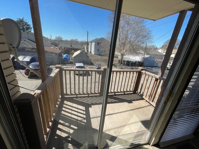 Building Photo - Upper Level 2 Bedroom 1 Bath in Provo! ENJOY $300 OFF YOUR FIRST MONTH'S RENT!