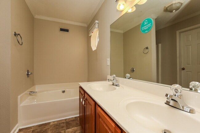 Building Photo - 5400 Sunnyvale Dr