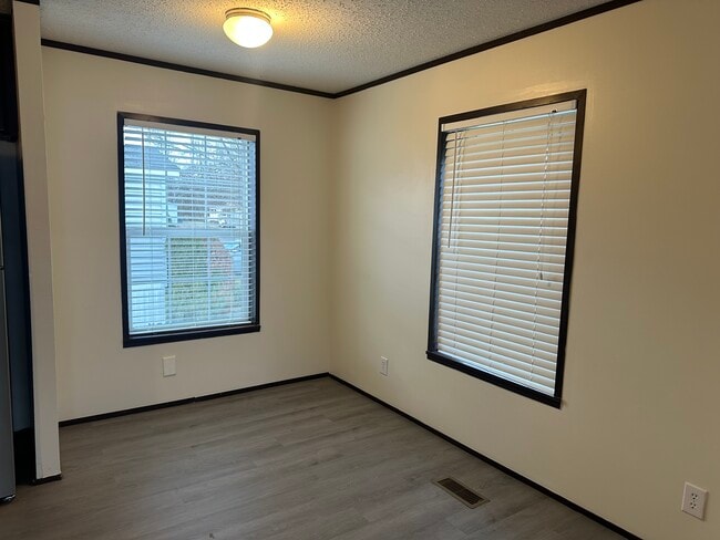 Building Photo - 2123 Bradford St