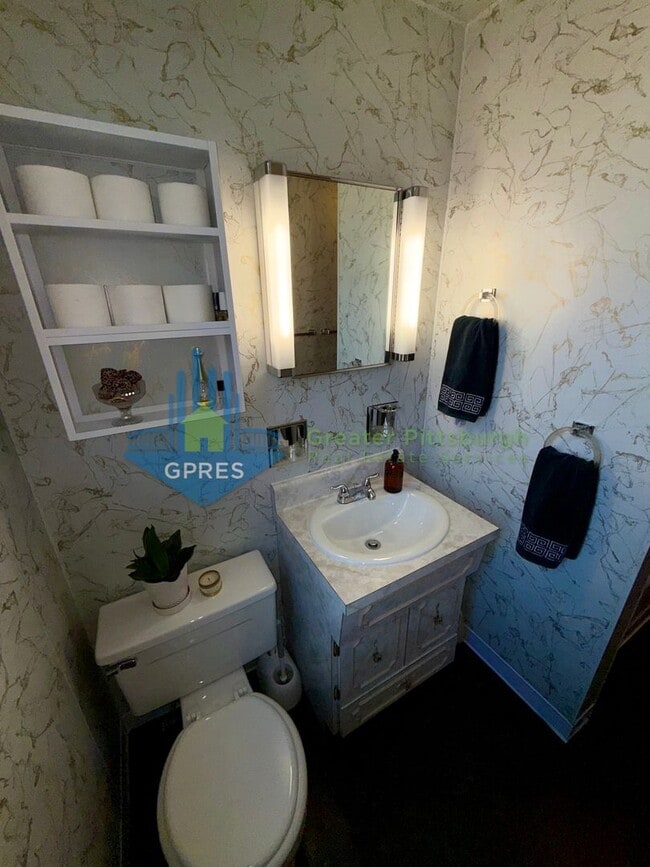 Building Photo - Classic Lawrenceville Row House – Walkable...