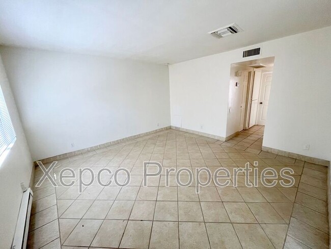 Building Photo - 555 E Cottonwood Rd