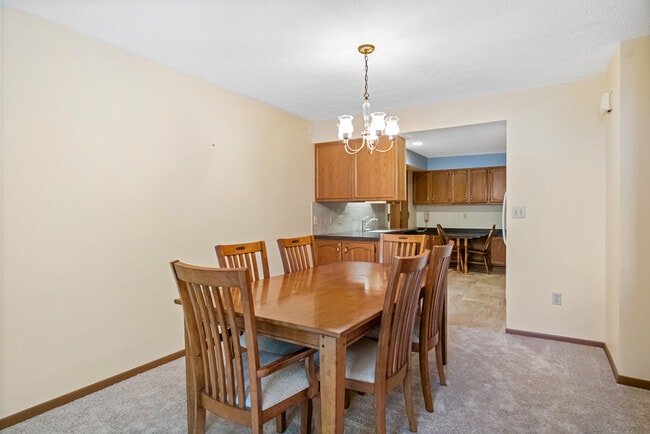 Building Photo - 702 Dehaven Ct