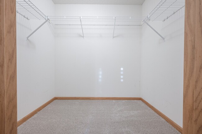 Building Photo - 7071 Quarry Ave NE