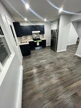 Building Photo - 11 Limerick Dr E