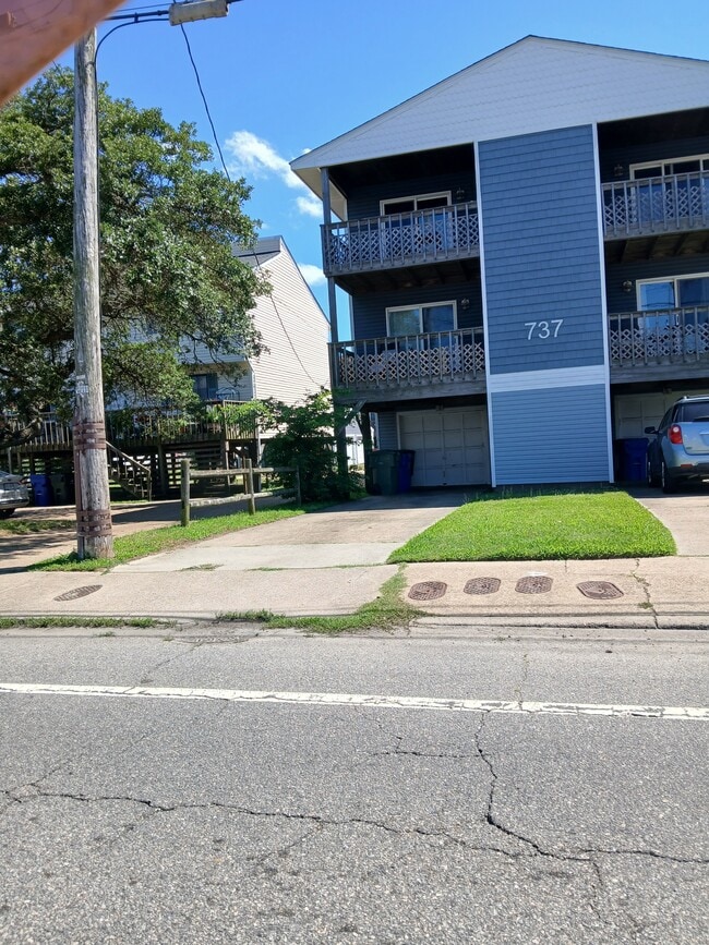 Building Photo - 737 W Ocean View Ave