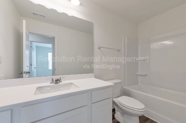 Building Photo - 205 Fenchurch Wy