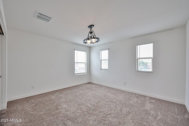 Building Photo - 509 E Elm Ln