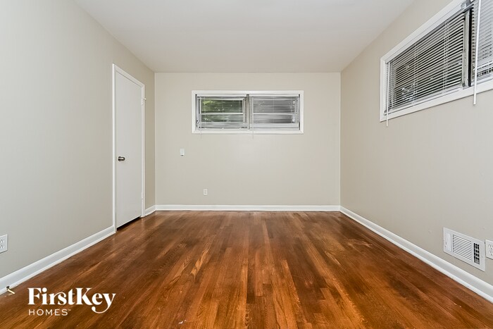 Building Photo - 4707 City View Dr