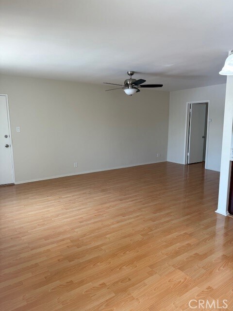 Building Photo - 1131 N Kenmore Ave