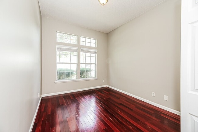 Building Photo - 301 N Lake Cunningham Ave