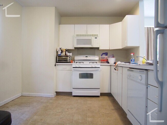 Building Photo - 37 Etna St