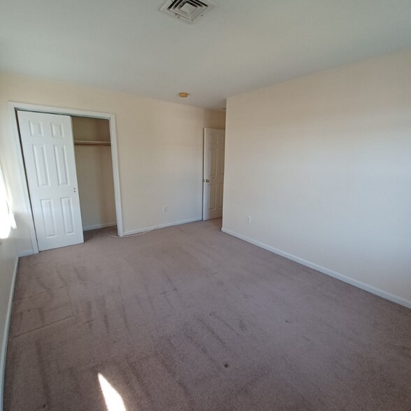 Building Photo - 1013 Walnut St.