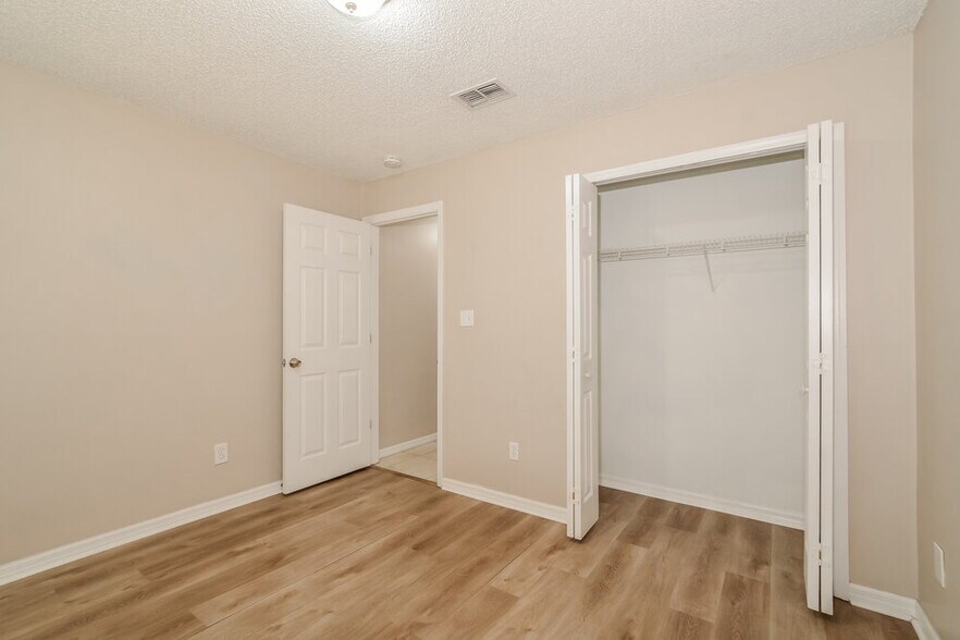 Building Photo - 3229 New Mexico Ct