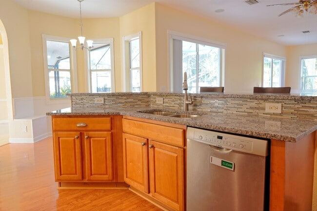 Building Photo - 781 SW Dolores Ave