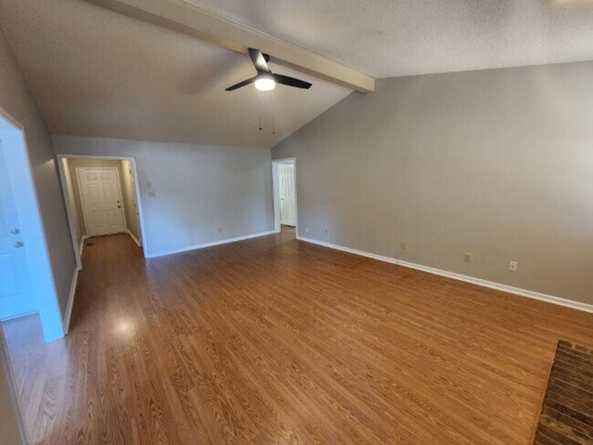 Building Photo - 309 Shadow View Dr