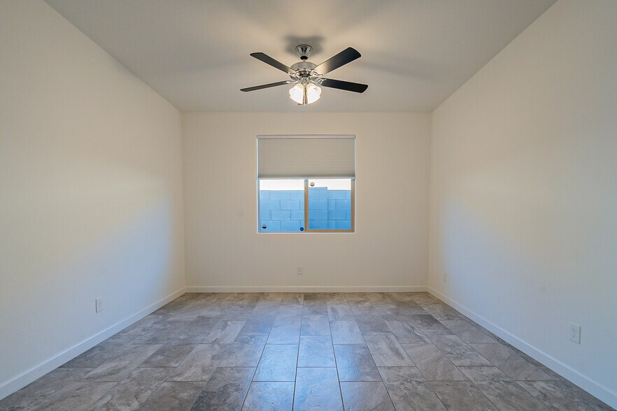 Building Photo - 15877 W Mauna Loa Ln