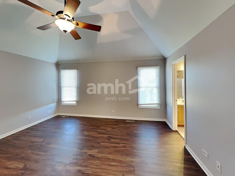 Building Photo - 411 Dover Ct N