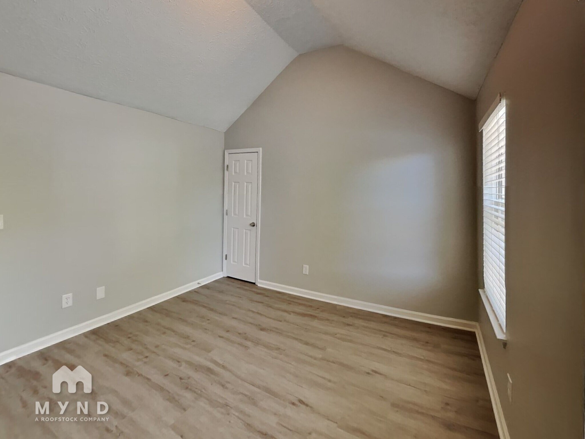 Building Photo - 2469 Mead Ct