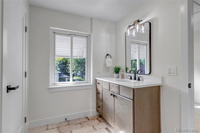 Building Photo - 2357 Grove St