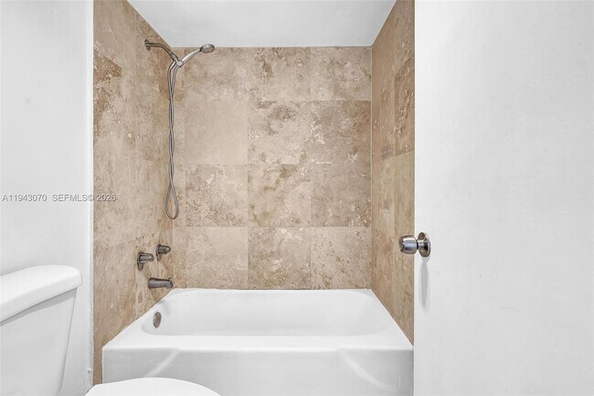 Building Photo - 500 Bayview Dr