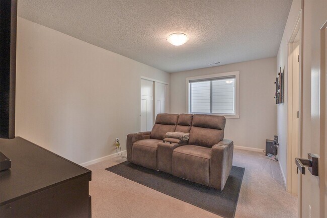 Building Photo - New 4 bedroom, 2.5 bath home in NW McMinnville