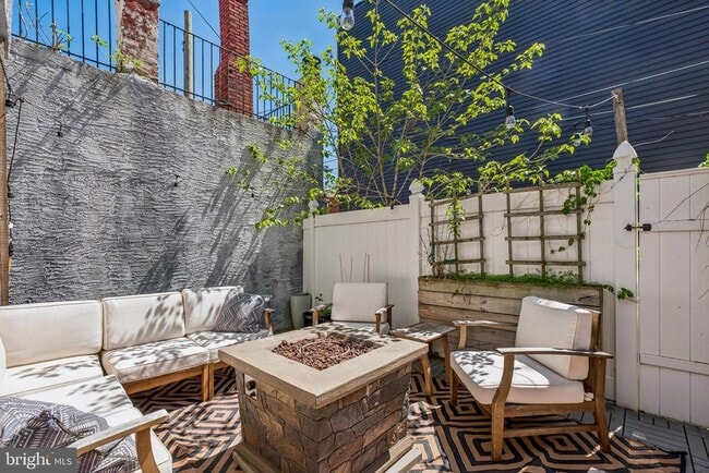 Building Photo - 1816 Dickinson St