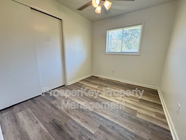 Building Photo - 4794 Gardiner Dr