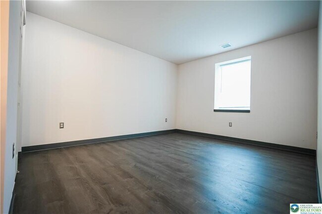 Building Photo - 335 Walnut Dr