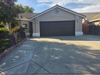 Building Photo - Single story home near CSU Stanislaus!