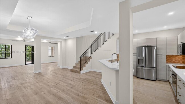 Building Photo - 622 Malaga Ave