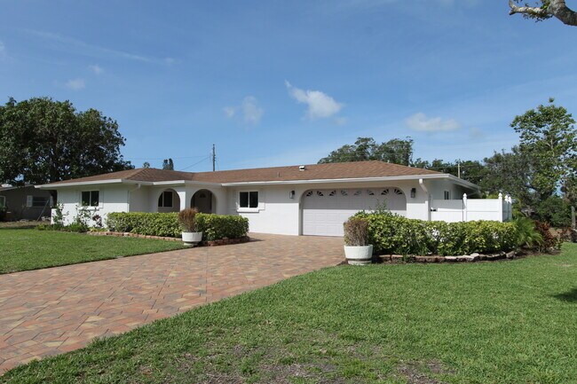 Primary Photo - 5522 Yorkshire Way