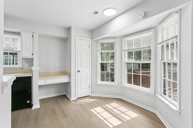 Building Photo - 903 Belvoir Cir