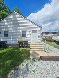 Building Photo - 2710 E 10th St