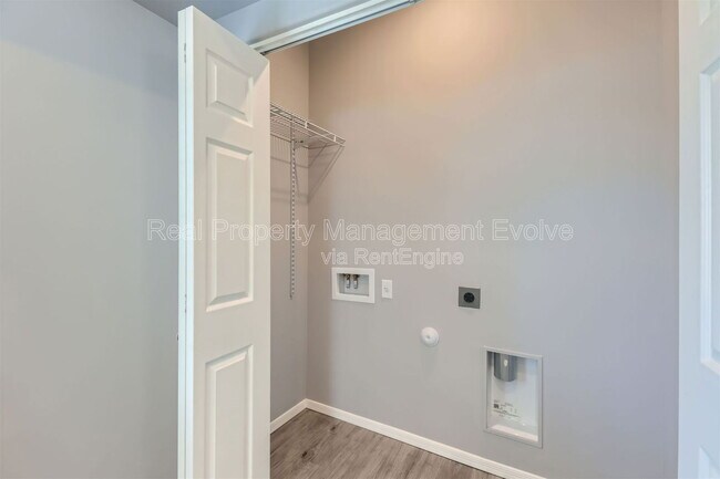 Building Photo - 7010 N 80th Ave