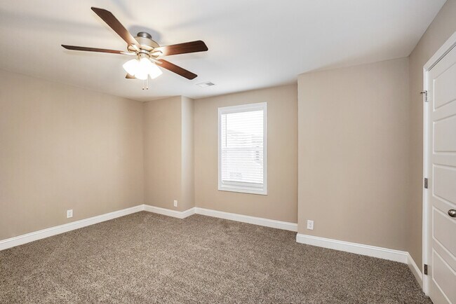 Building Photo - Modern Townhome with Attached Garage and Stainless Steel Appliances