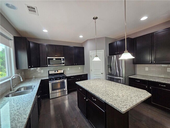 Building Photo - 3750 Thackary Dr