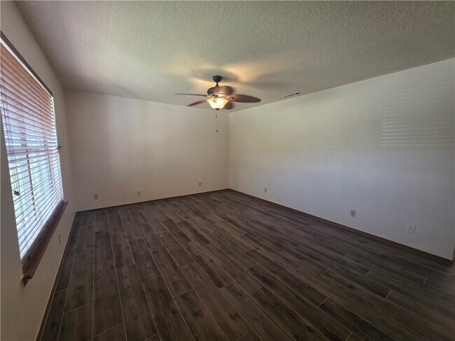 Building Photo - 2723 Kasey Ave
