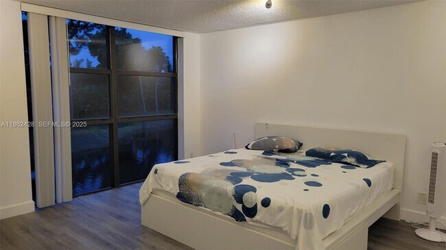 Building Photo - 6562 Boca Del Mar Dr