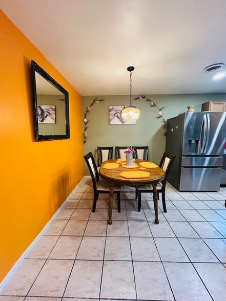 Building Photo - 8871 Belmont St